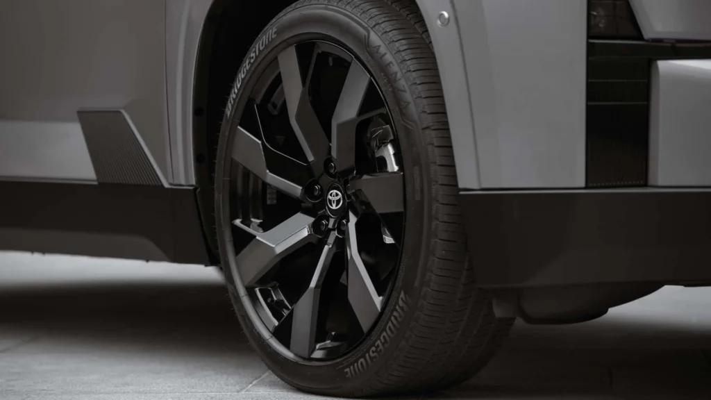 تویوتا هایلندر ۲۰۲۷ معرفی شد؛ اولین شاسیبلند سه ردیفه برقی تویوتا